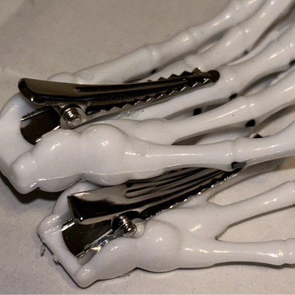 Skeleton Hand Hair Clips Gothic Emo Punk Style Halloween Costume Bones Skeleton - Picture 4 of 9